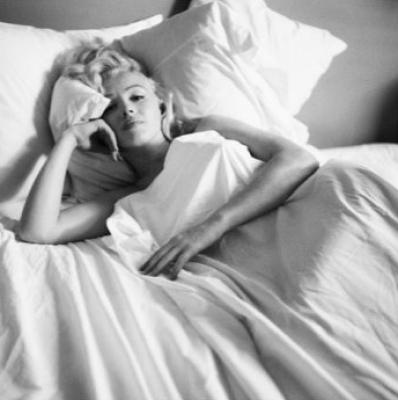 Marilyn Monroe in bed - alive